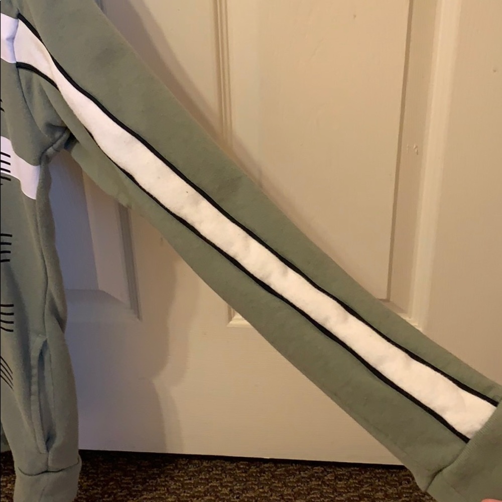 Olive Green VS Pink Pullover - Picture 2 of 2